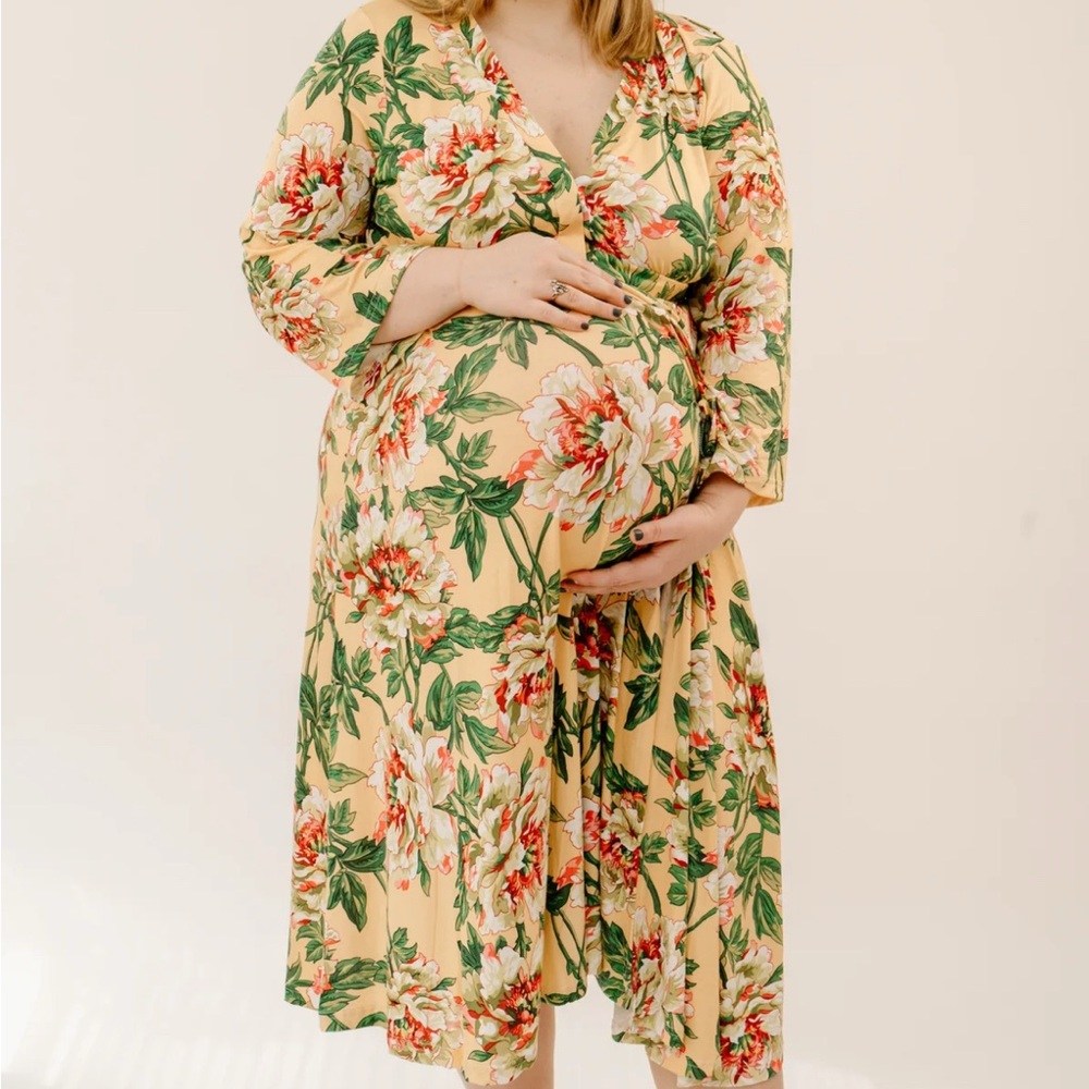 Lila Labor & Postpartum Gown in Peach Floral